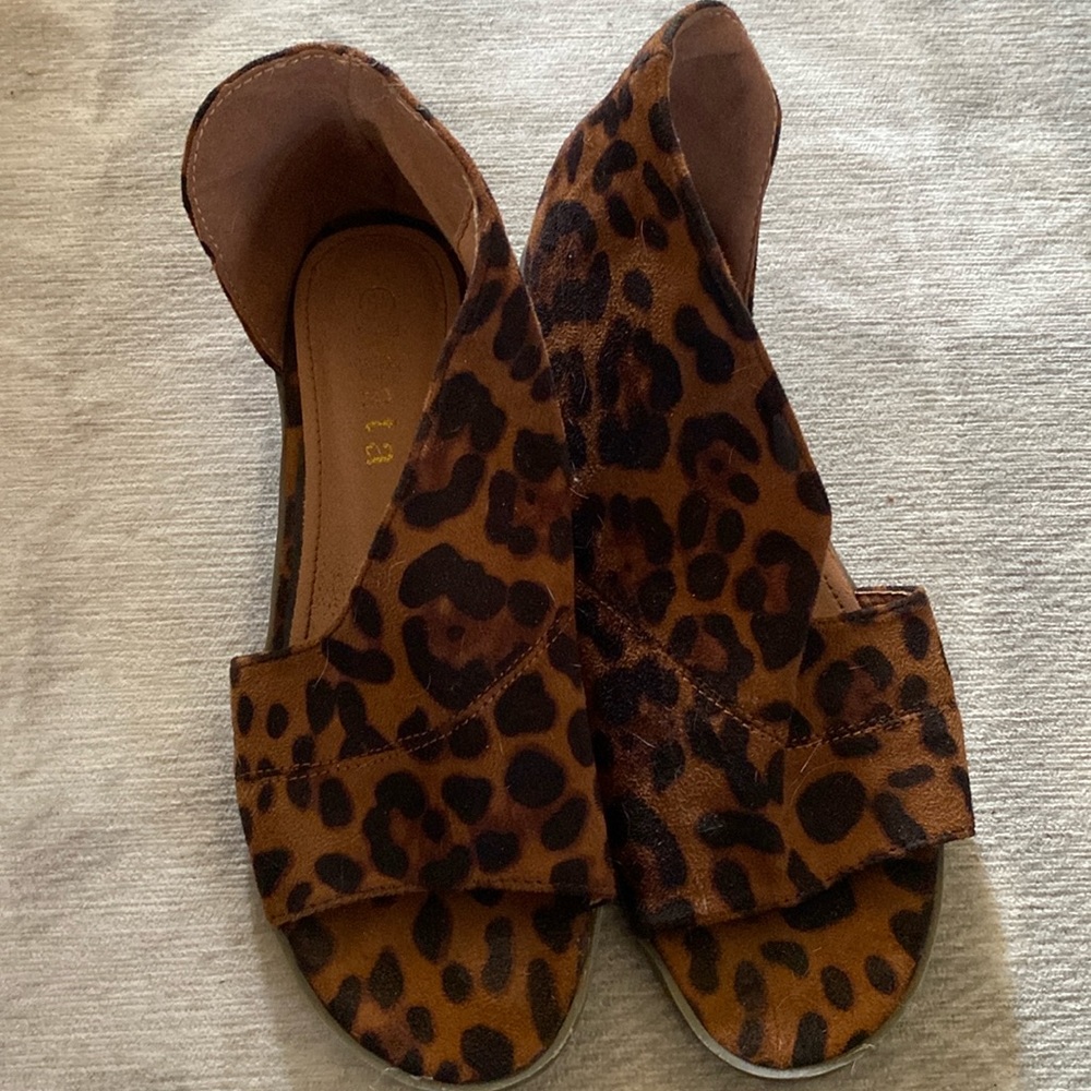 MATA. Women’s sandal.